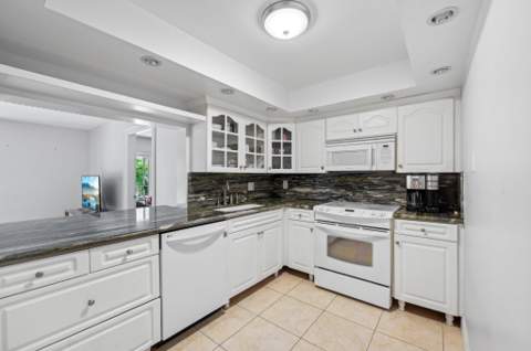 3909 N Ocean Boulevard #215, Fort Lauderdale FL - photo 9 of 22