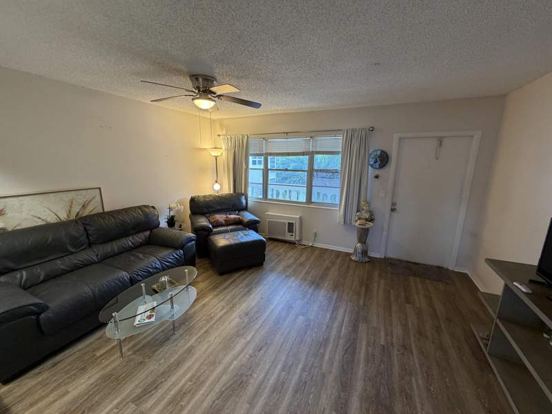 1 bedroom Condominium at 107 Prescott E, Century Village, Deerfield Beach — photo 3