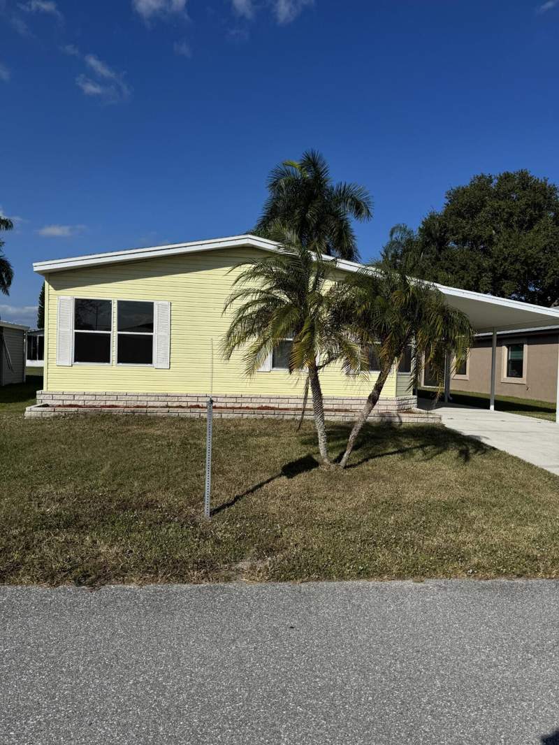 2 bedroom Manufactured Home at 13984 Brazil Court, Spanish Lakes Fairways, Fort Pierce — photo 2