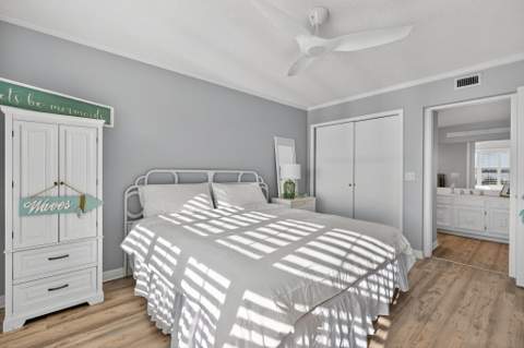 390 NE Edgewater Drive #403, Stuart FL - photo 16 of 46