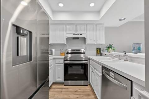 390 NE Edgewater Drive #403, Stuart FL - photo 11 of 46