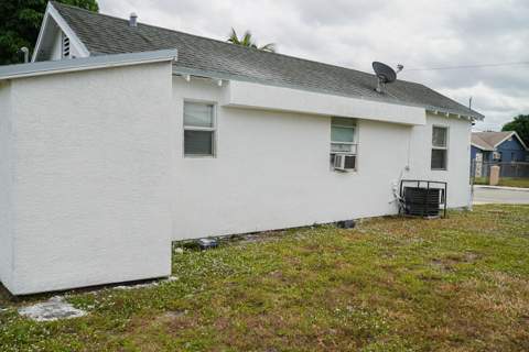 908 W 5th Street, Riviera Beach FL - photo 19 of 40