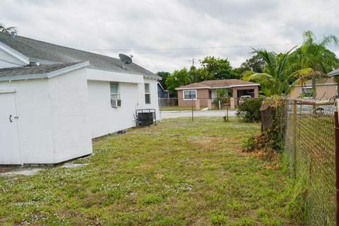 908 W 5th Street, Riviera Beach FL - photo 20 of 40