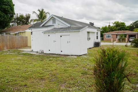 908 W 5th Street, Riviera Beach FL - photo 17 of 40