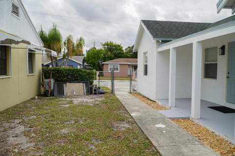 908 W 5th Street, Riviera Beach FL - photo 10 of 40