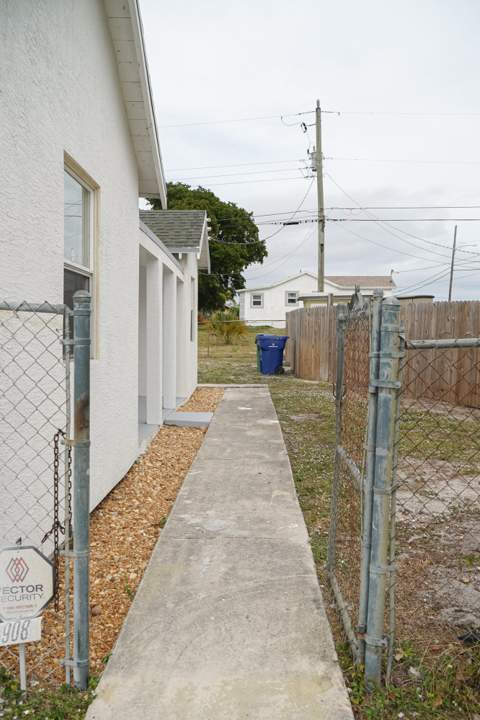 908 W 5th Street, Riviera Beach FL - photo 7 of 40