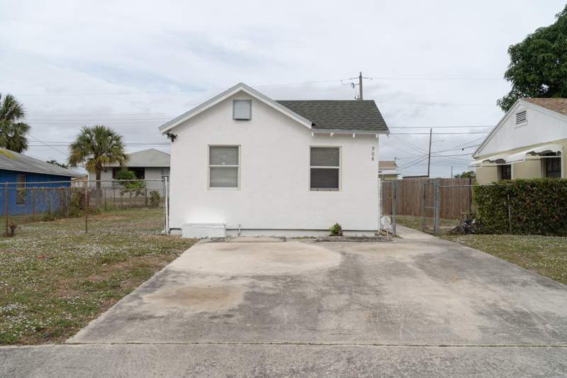 2 bedroom Single Family Residence at 908 W 5th Street, Riviera Beach Heights, Riviera Beach — photo 3
