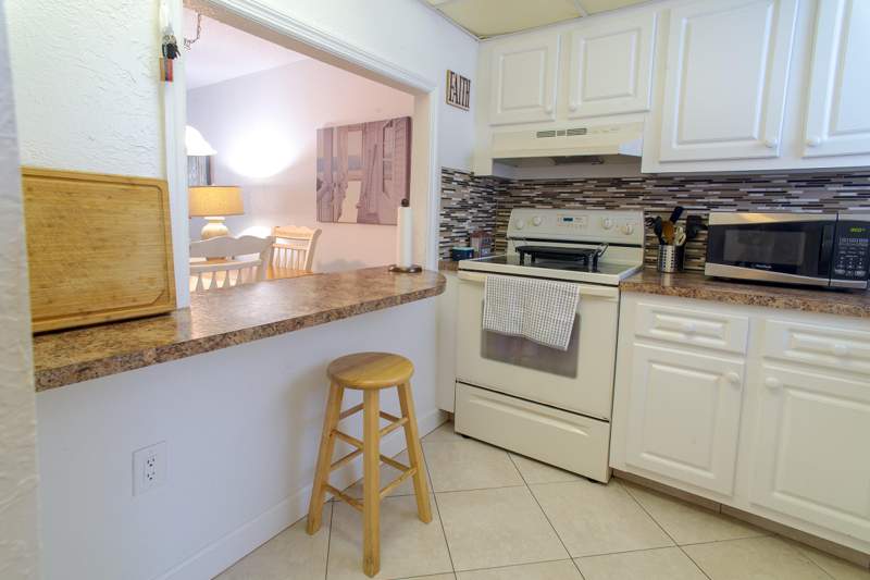 1 bedroom Condominium at 3091 E Sun Sunrise Lakes Drive #207, Sunrise Lakes Phase I, Sunrise — photo 3