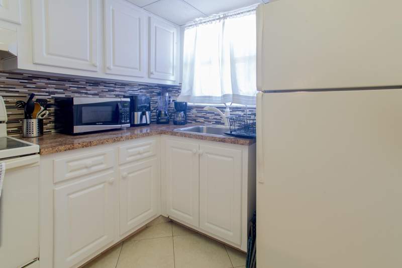 1 bedroom Condominium at 3091 E Sun Sunrise Lakes Drive #207, Sunrise Lakes Phase I, Sunrise — photo 2