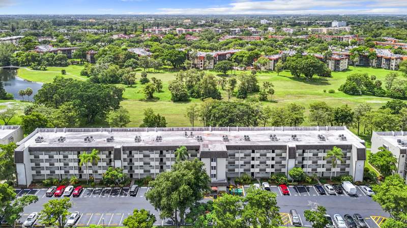 1 bedroom Condominium at 6080 NW 44th Street #408, Greens Of Inverrary Phase I, Lauderhill — photo 2