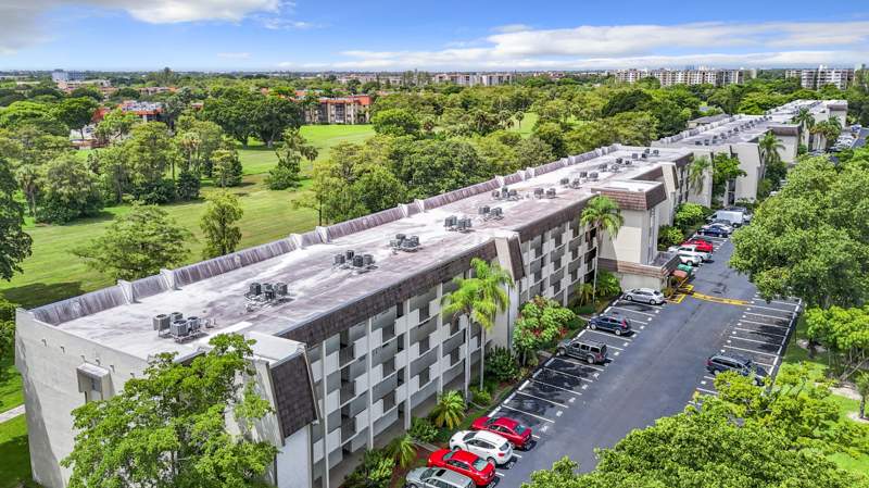 1 bedroom Condominium at 6080 NW 44th Street #408, Greens Of Inverrary Phase I, Lauderhill — photo 3