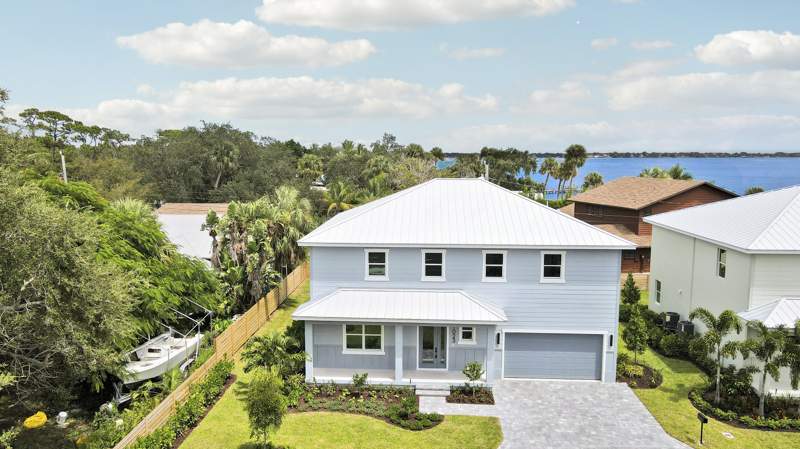 4 bedroom Single Family Residence at 1023 NE Orange Avenue, Dreyer Haven Minor Plat, Jensen Beach — photo 2