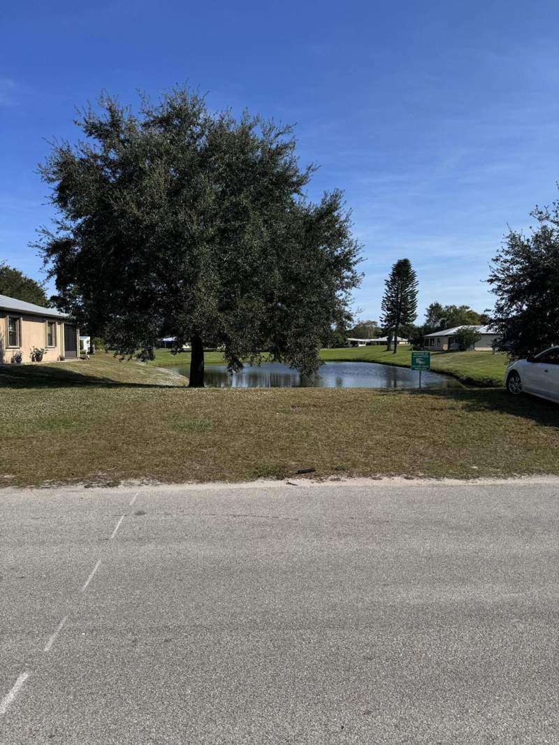 2 bedroom Manufactured Home at 43 Las Casitas Court, Spanish Lakes Country Club, Fort Pierce — photo 2