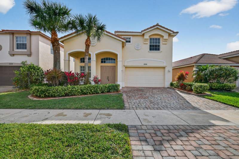 4 bedroom Single Family Residence at 2205 SW Newport Isles Boulevard, Fourth Replat Of Portofino Isles, Port St. Lucie — photo 4