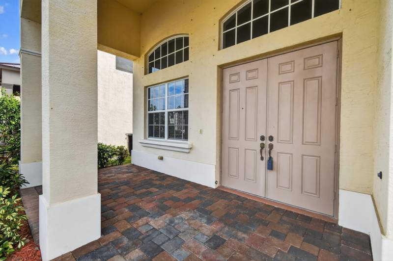 4 bedroom Single Family Residence at 2205 SW Newport Isles Boulevard, Fourth Replat Of Portofino Isles, Port St. Lucie — photo 3