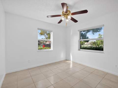 2548 Ida Way, West Palm Beach FL - photo 18 of 34