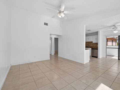 2548 Ida Way, West Palm Beach FL - photo 10 of 34