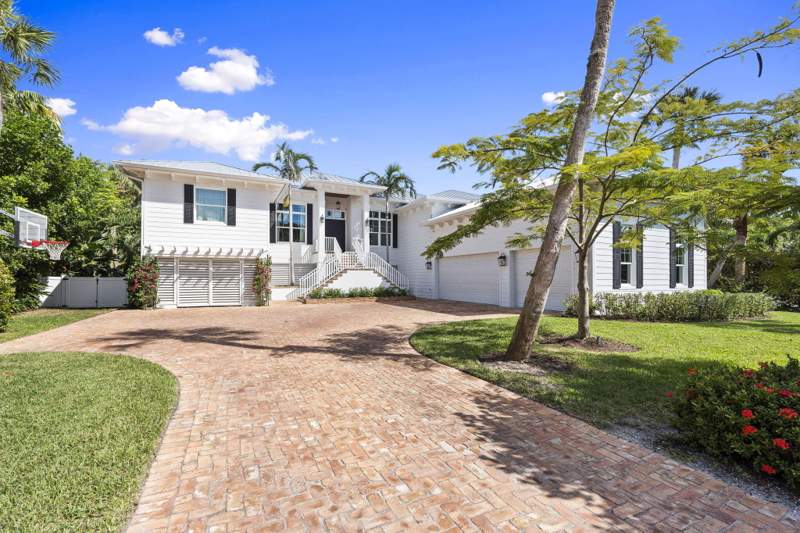 4 bedroom Single Family Residence at 54 S Sewalls Point Road, Arbela, Sewalls Point — photo 2