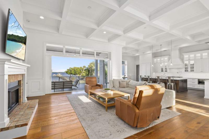 4 bedroom Single Family Residence at 54 S Sewalls Point Road, Arbela, Sewalls Point — photo 5