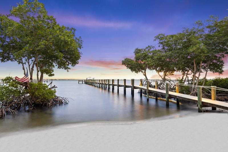 4 bedroom Single Family Residence at 54 S Sewalls Point Road, Arbela, Sewalls Point — photo 4