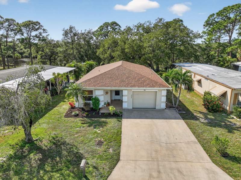 2 bedroom Single Family Residence at 111 Camino Del Rio, Spanish Lakes Riverfront, Port St. Lucie — photo 2