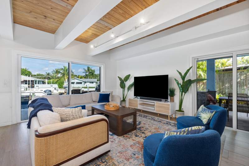 5 bedroom Single Family Residence at 100 Neptune Drive, Hypoluxo Park, Hypoluxo — photo 3