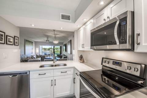 12790 Briarlake Drive #202, Palm Beach Gardens FL - photo 15 of 46