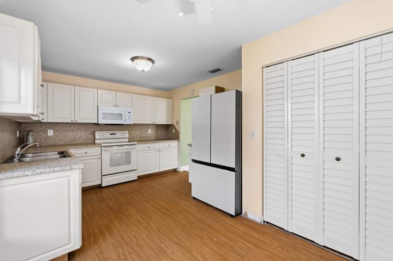 3 bedroom Condominium at 3233 Perimeter Drive #2511, Lucerne Park Condos 1, 1A, 2 Thru 15 And 23 Thru 28, Greenacres — photo 4