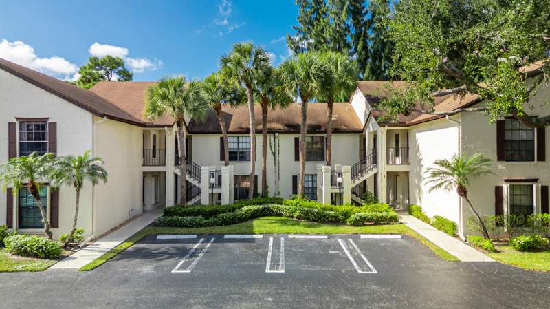 3 bedroom Condominium at 3233 Perimeter Drive #2511, Lucerne Park Condos 1, 1A, 2 Thru 15 And 23 Thru 28, Greenacres — photo 2