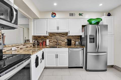 140 Lake Meryl Drive #140, West Palm Beach FL - photo 7 of 64