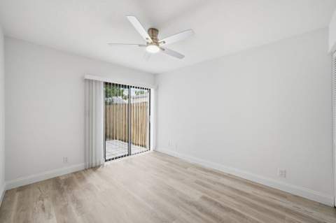 905 NW 22nd Avenue, Delray Beach FL - photo 16 of 37