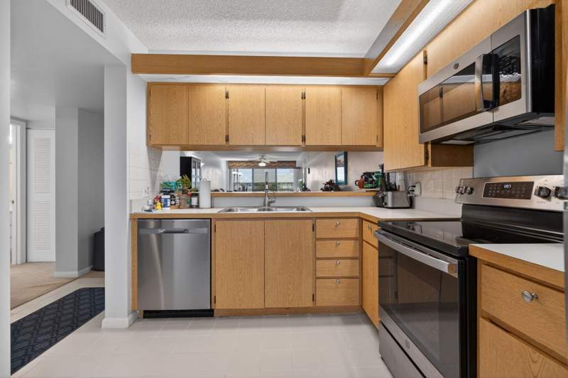 2 bedroom Condominium at 2441 Village Boulevard #405, Whitehall, West Palm Beach — photo 4