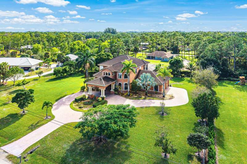 5 bedroom Single Family Residence at 17560 69th Street, The Acreage, The Acreage — photo 4