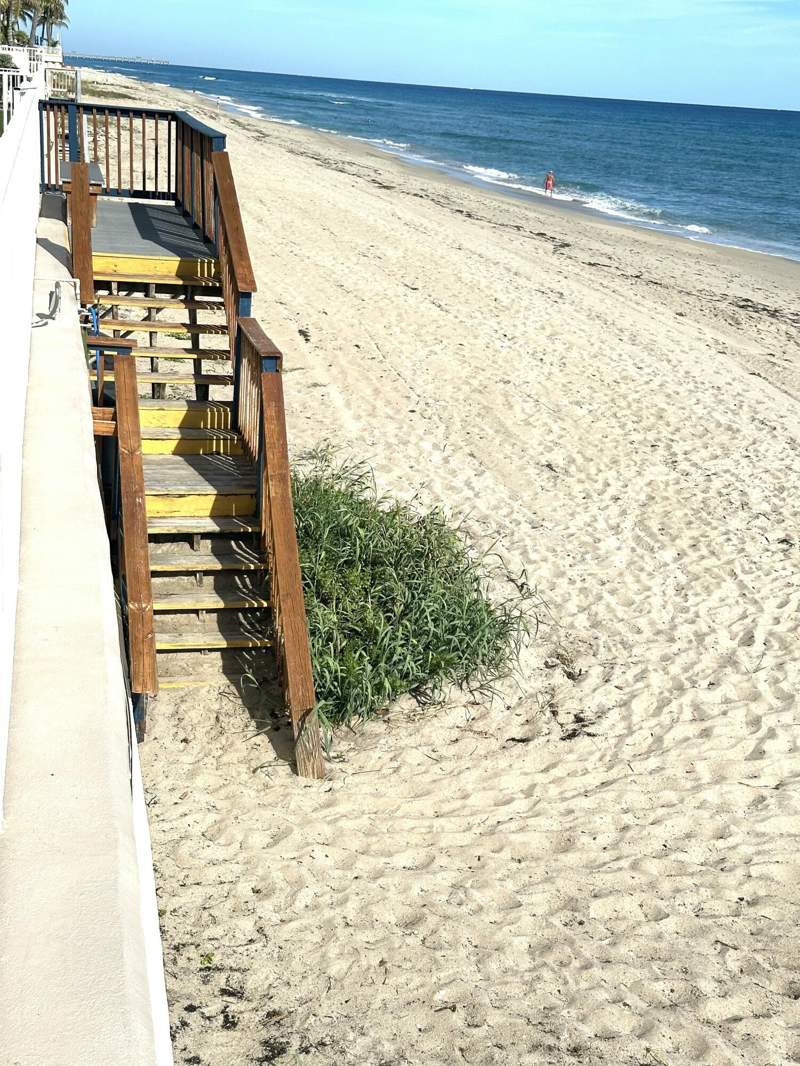 1 bedroom Condominium at 3540 S Ocean Boulevard #409, Le Chateau Royal Cond, South Palm Beach — photo 2