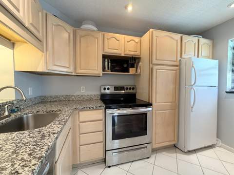4235 N Highway A1a #14, Hutchinson Island FL - photo 8 of 36