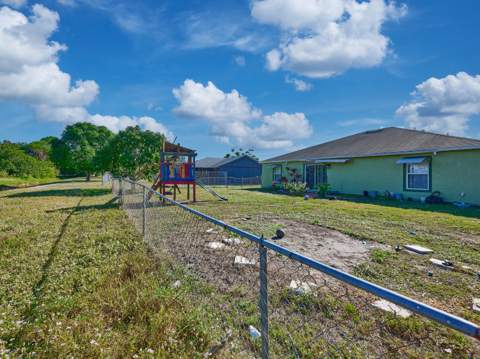 1407 SE Grapeland Avenue, Port St. Lucie FL - photo 24 of 25
