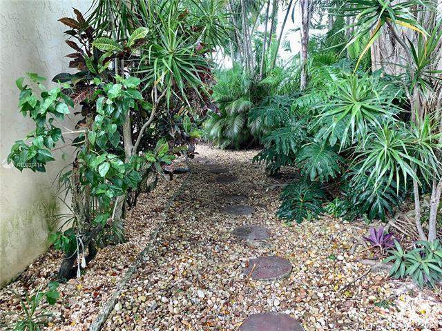 2 bedroom Condominium at 23277 Barlake Drive, Lakes Of Boca Barwood 1, Boca Raton — photo 4