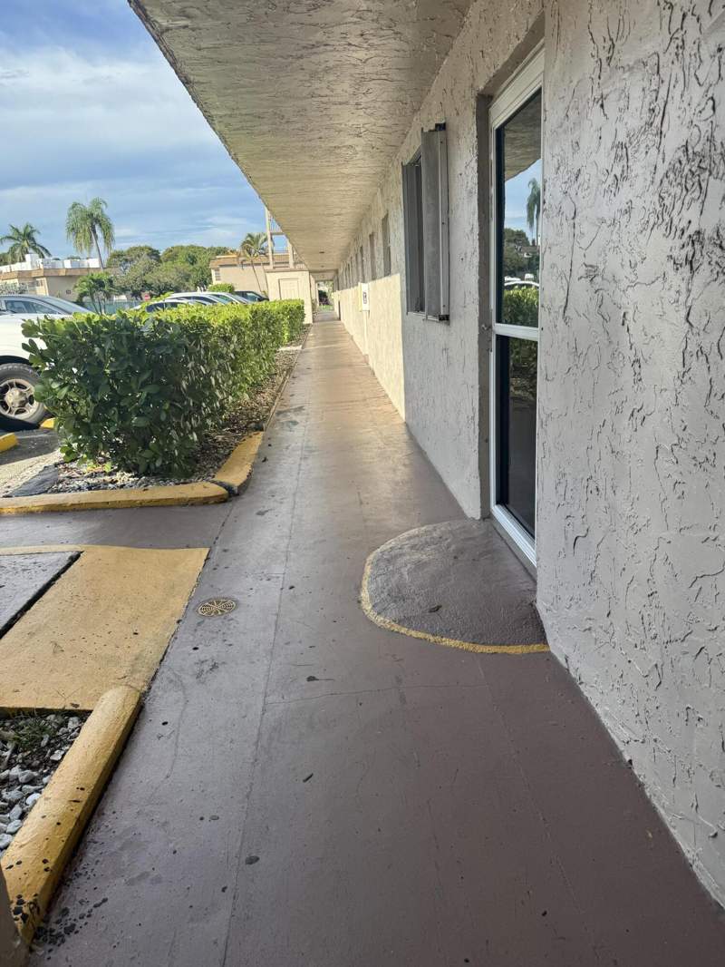 2 bedroom Condominium at 725 Lori Drive #107, Lakeside Vllage Condo 10, Palm Springs — photo 5