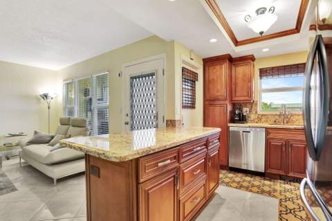 806 SE 7th Street #403, Deerfield Beach FL - photo 6 of 29