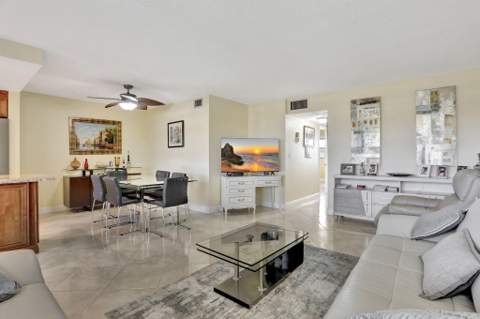 806 SE 7th Street #403, Deerfield Beach FL - photo 9 of 29