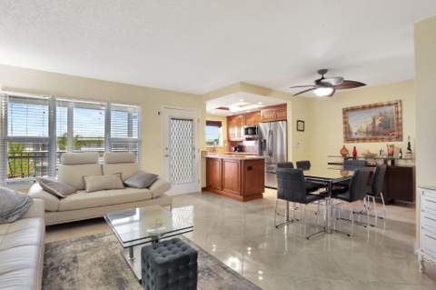 806 SE 7th Street #403, Deerfield Beach FL - photo 10 of 29