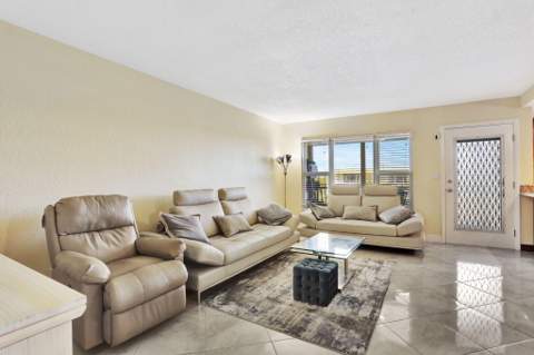 806 SE 7th Street #403, Deerfield Beach FL - photo 14 of 29