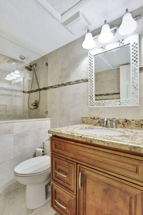 806 SE 7th Street #403, Deerfield Beach FL - photo 16 of 29