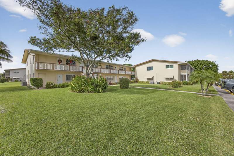 2 bedroom Condominium at 193 Easthampton I, Century Village, West Palm Beach — photo 4