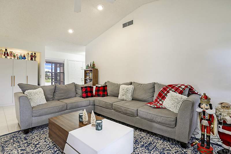3 bedroom Villa at 6186 Brandon Street, Eastpointe, Palm Beach Gardens — photo 5