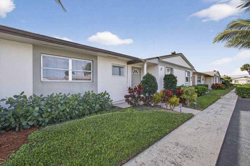 2 bedroom Villa at 2833 Crosley Drive #C, Cresthaven Villas Condo 21, West Palm Beach — photo 4