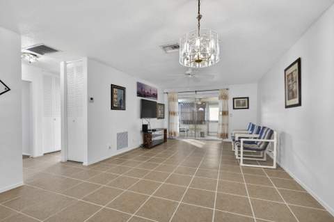 2833 Crosley Drive #C, West Palm Beach FL - photo 9 of 31