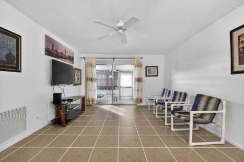 2833 Crosley Drive #C, West Palm Beach FL - photo 10 of 31