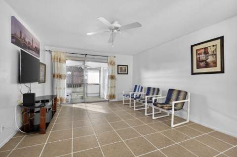2833 Crosley Drive #C, West Palm Beach FL - photo 11 of 31