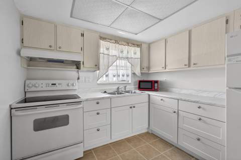 2833 Crosley Drive #C, West Palm Beach FL - photo 15 of 31